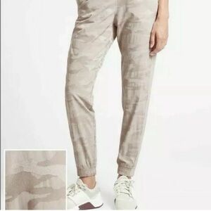 Athleta Brooklyn Textured Jogger Camo Size 4 P 4P 4 Petite